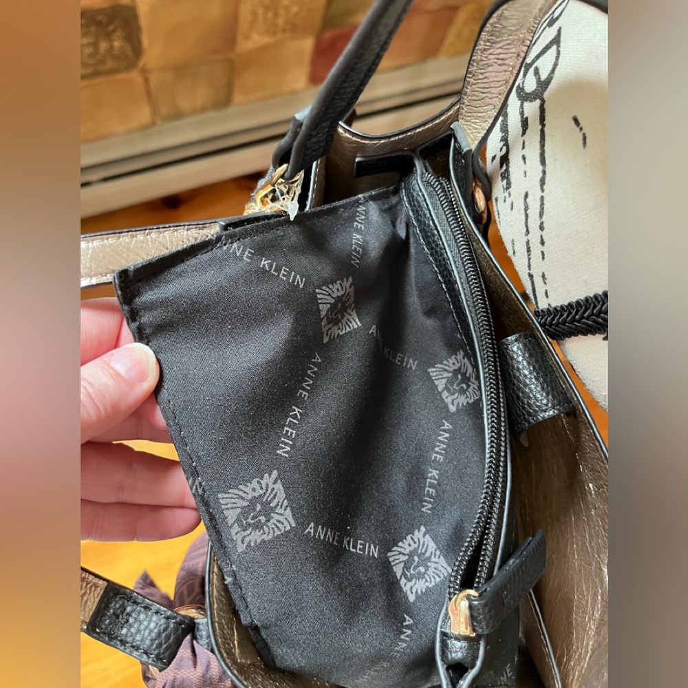 Anne Klein 👜 Black Handbag/ ShoulderCrossbody and Wristlet  2 piece SET!! - Picture 11 of 16